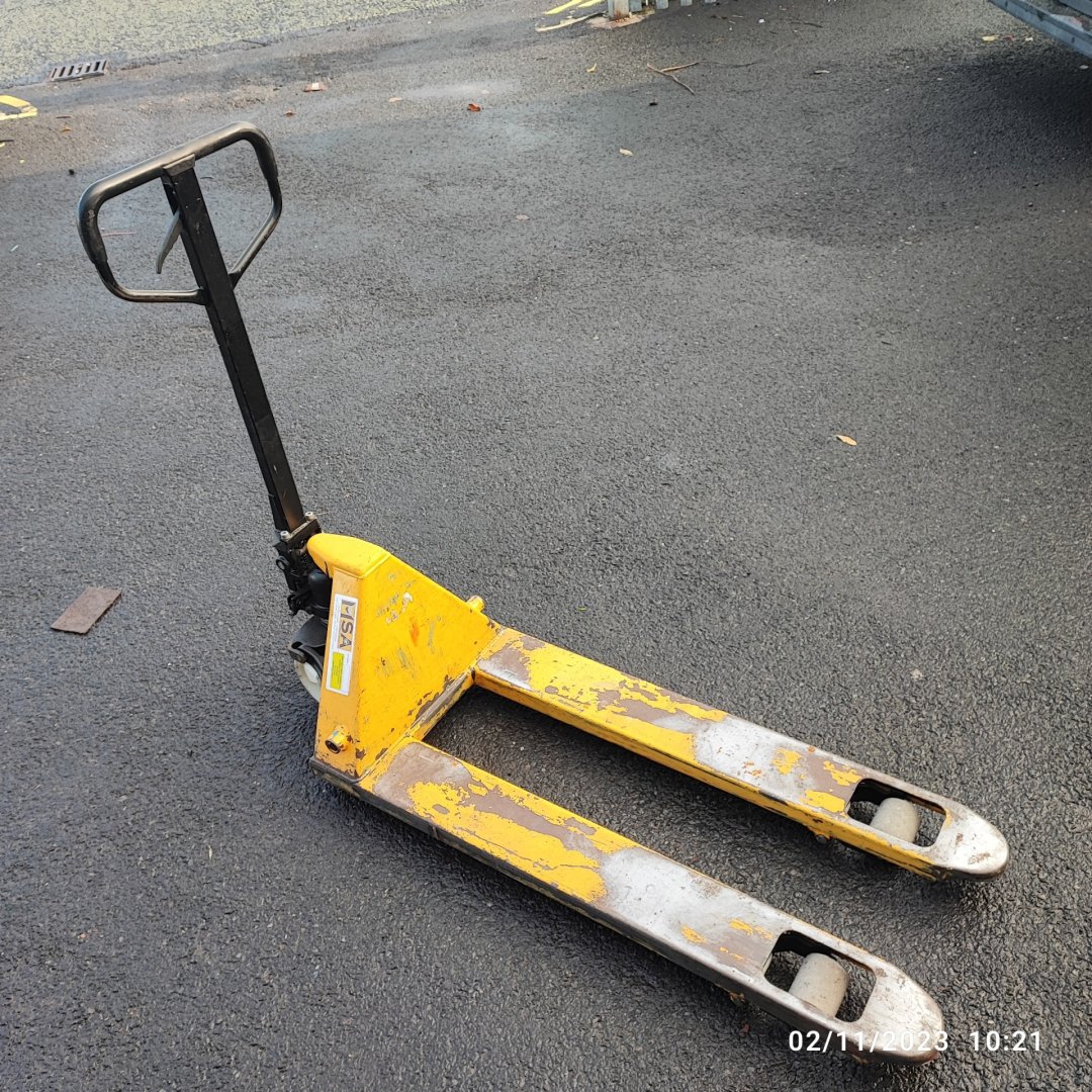 Used Serviced 540mm x 1150mm x 85mm 2,500kg capacity manual handling Pallet Truck